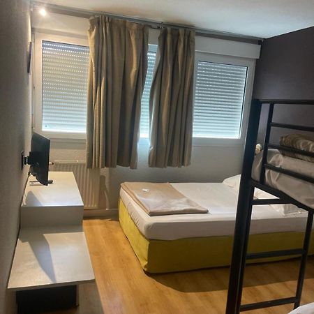 Hotel Le Lagon Rochefort-du-Gard Εξωτερικό φωτογραφία