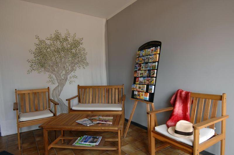 Hotel Le Lagon Rochefort-du-Gard Εξωτερικό φωτογραφία