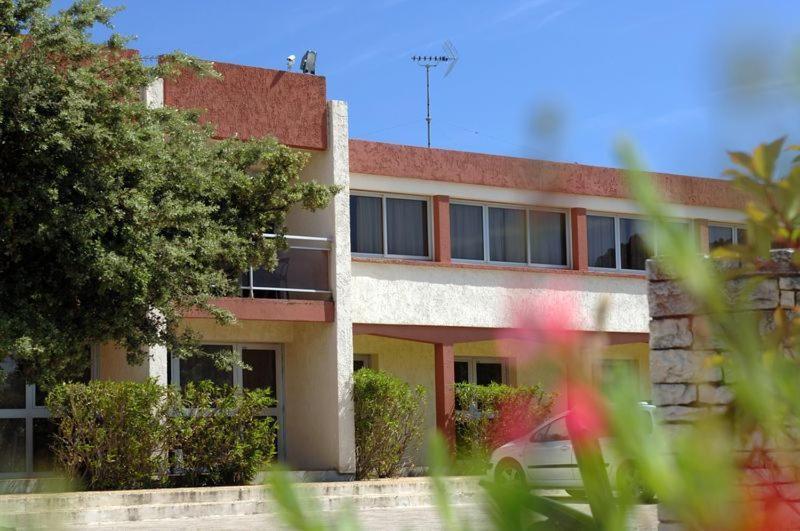 Hotel Le Lagon Rochefort-du-Gard Εξωτερικό φωτογραφία