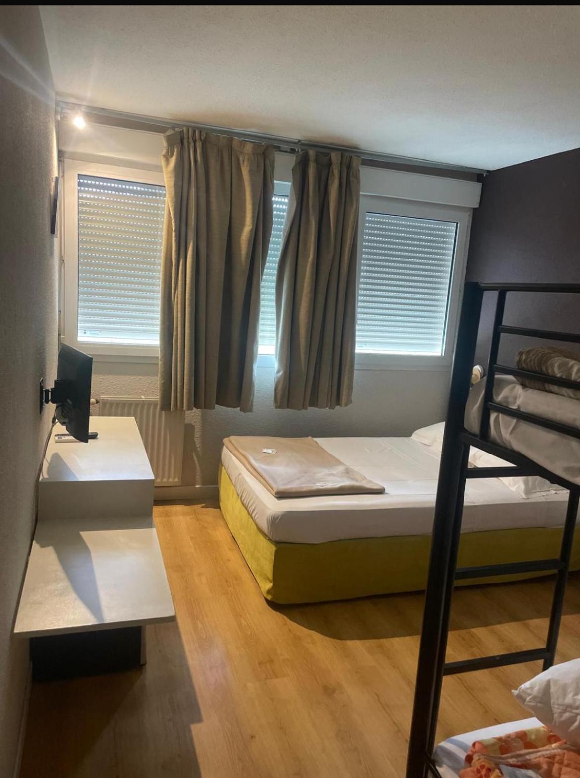 Hotel Le Lagon Rochefort-du-Gard Εξωτερικό φωτογραφία