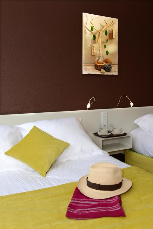 Hotel Le Lagon Rochefort-du-Gard Εξωτερικό φωτογραφία