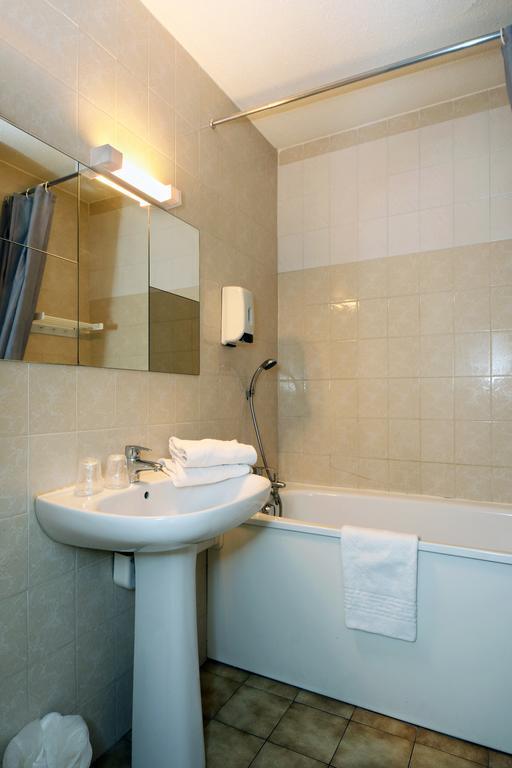 Hotel Le Lagon Rochefort-du-Gard Εξωτερικό φωτογραφία